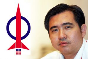 (Malay Mail Online) – Malaysia&#39;s ethnic Chinese are not “beggars” and have a democratic right to vote whoever they wish, DAP&#39;s Anthony Loke said today. - www.freemalaysiatoday.com_wp-content_uploads_2013_10_ANTHONY-LOKE-Dap-300x202