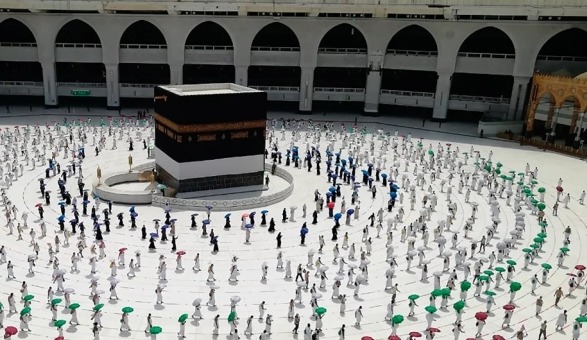 Saudi Arabia To Gradually Resume Umrah Pilgrimage From October