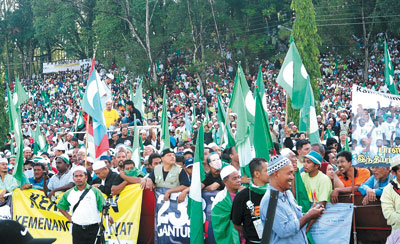 PAS supporters easily outnumbered those of BN. Photo by Chu Juck Seng