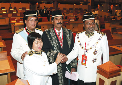  (Clockwise, from left) Jelapang assemblywoman Hee Yit Foong, executive councillor Datuk S Veerasingam, new Speaker Ganesan and MB Zambry celebrating at the end of the assembly today. Photo by Chu Juck Seng