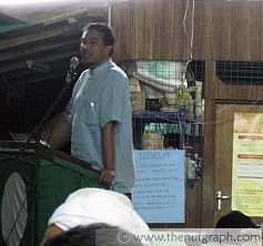 Husam Musa giving a ceramah