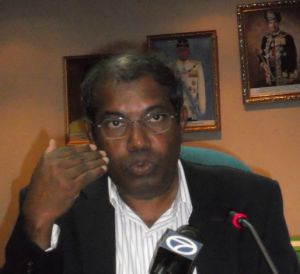 http://www.freemalaysiatoday.com/wp-content/uploads/2012/04/Muhammad-Shaani-Abdullah-Suhakam-Commissioner-300x274.jpg
