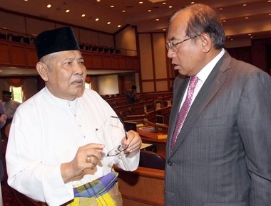 Past and present: Azizan (left) is still a well-liked figure in Kedah although his government is struggling with a host of political and development issues. He is seen here in a discussion with his predecessor Datuk Seri Mahdzir Khalid at the Kedah Legislative Assembly.