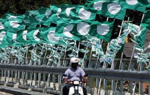 http://www.freemalaysiatoday.com/wp-content/uploads/2011/05/PAS-flags-general-shot-300x191.jpg
