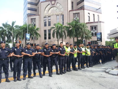 http://www.themalaysianinsider.com/images/uploads/2013/march2013/police-march12.jpg
