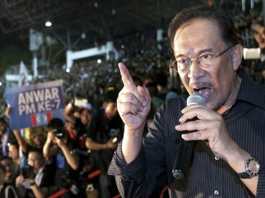 http://www.themalaysianinsider.com/images/sized/images/uploads/slideshows/anwar-may9-540x403.jpg