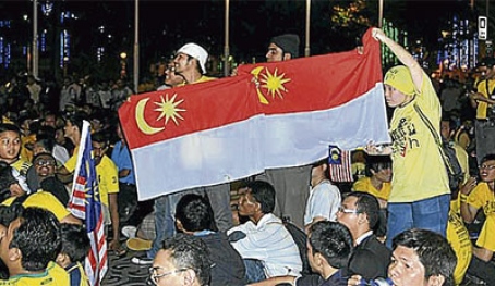 http://m-truth.com/wp-content/uploads/2012/09/sang-saka-flag.jpg