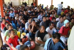 http://www.freemalaysiatoday.com/wp-content/uploads/2011/06/illegal-immigrants-300x202.jpg