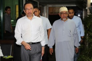 anwar_ibrahim_hadi_gst_rally_12202013_620_412_100