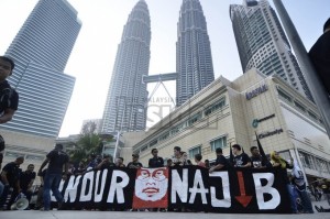 KITA_LAWAN_PROTEST_rally_klcc-undur_najib_banner-280215-TMI-MukhrizHazim