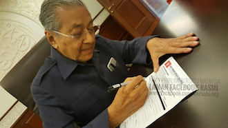 mahathir_first_pribumi_member_FB_pic